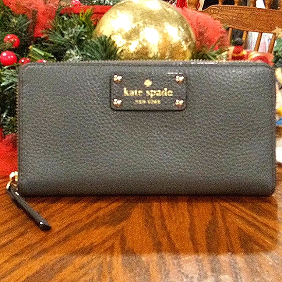 KATE SPADE NEW YORK Handbags - NWOT♠️ KATE SPADE ZIP AROUND  CLUTCH WALLET! PERFECT CONDITION!